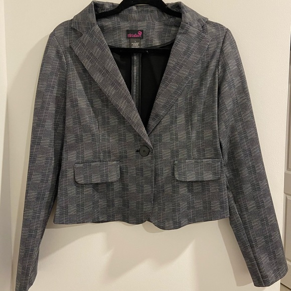 Blazer - Picture 2 of 4